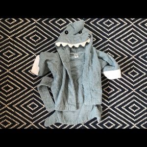 Baby aspen shark robe towel 0-9 months never worn
